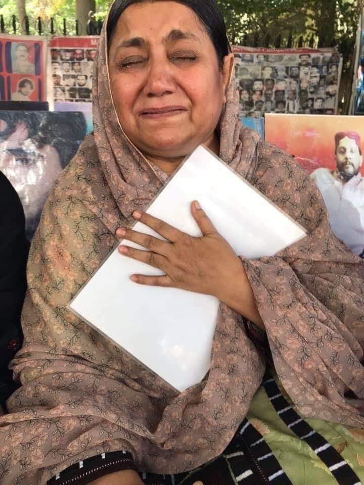 lindberg_clara's tweet image. Their efforts, however, have mostly been futile, as #Pakistani officials have frequently denied any role in the disappearances, claiming that the missing people have joined armed groups or departed the country. 2/2
#EndEnforcedDiappearances 
#SanctionPakistan
@EU_Commission