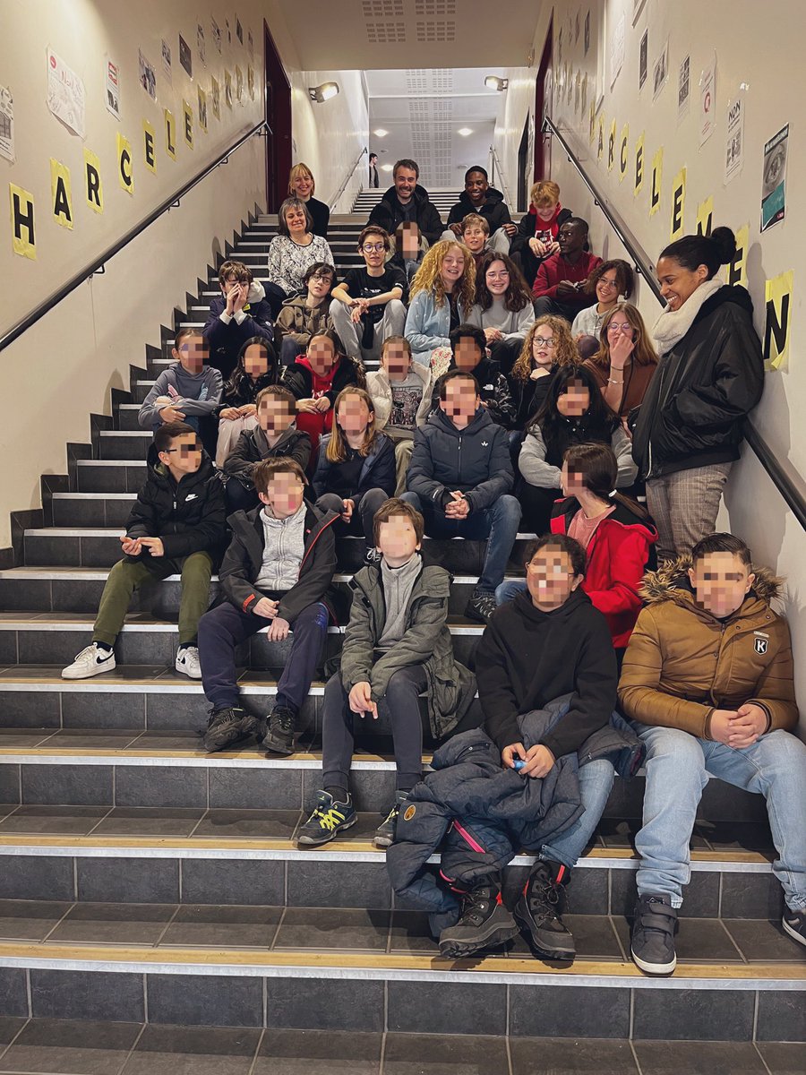 RosaCollege's tweet photo. Matinée d’échange inter-degré. Avec une liaison école/collège dans le cadre d’un projet avec la @MaisonDoisneau &amp; le @LavoirNumerique de la ville de Gentilly. Pratiquer les arts plastiques. Mais surtout
penser à une « Transmission » des apprentissages entre les élèves. https://t.co/ntZNBwA0oy