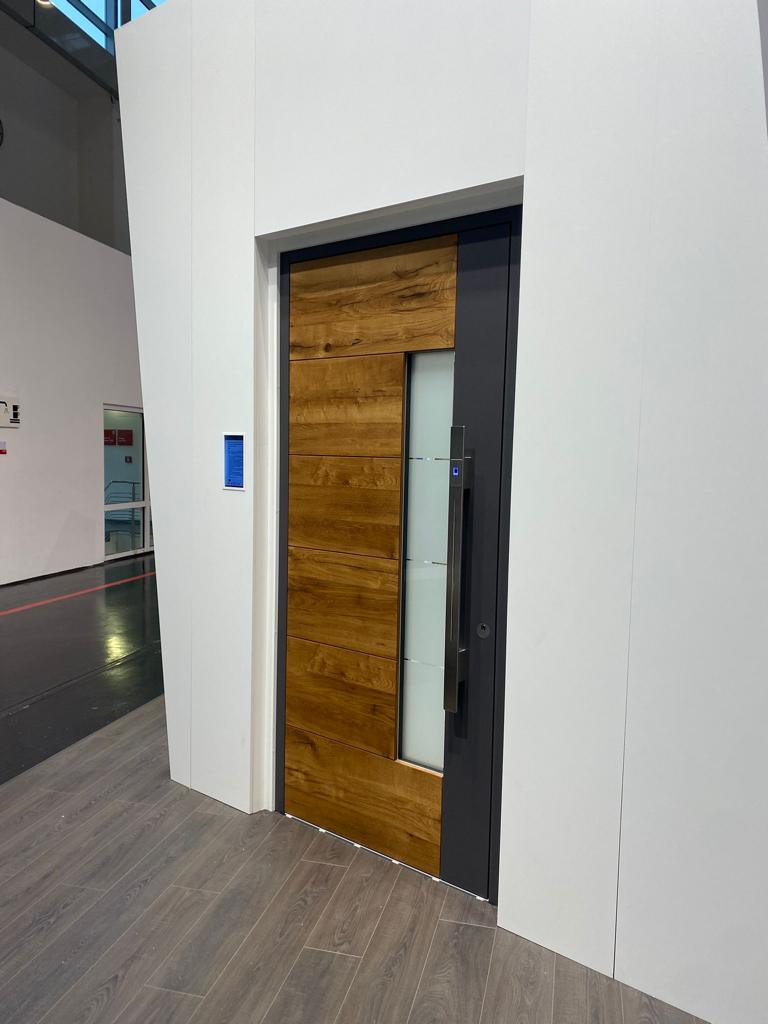 procomsaoficial's tweet photo. 📢Mañana 22 de abril será el último de @BAU_Muenchen.

🚪Estás a tiempo de ir al stand de #GU y #Procomsa y ver nuestras soluciones para todo tipo de proyectos.

🔵Recuerda que nos encontrarás en el #TradeFairCenter Messe Muenchen en el pabellón C4, stand 339. https://t.co/wdH1SMwaJn