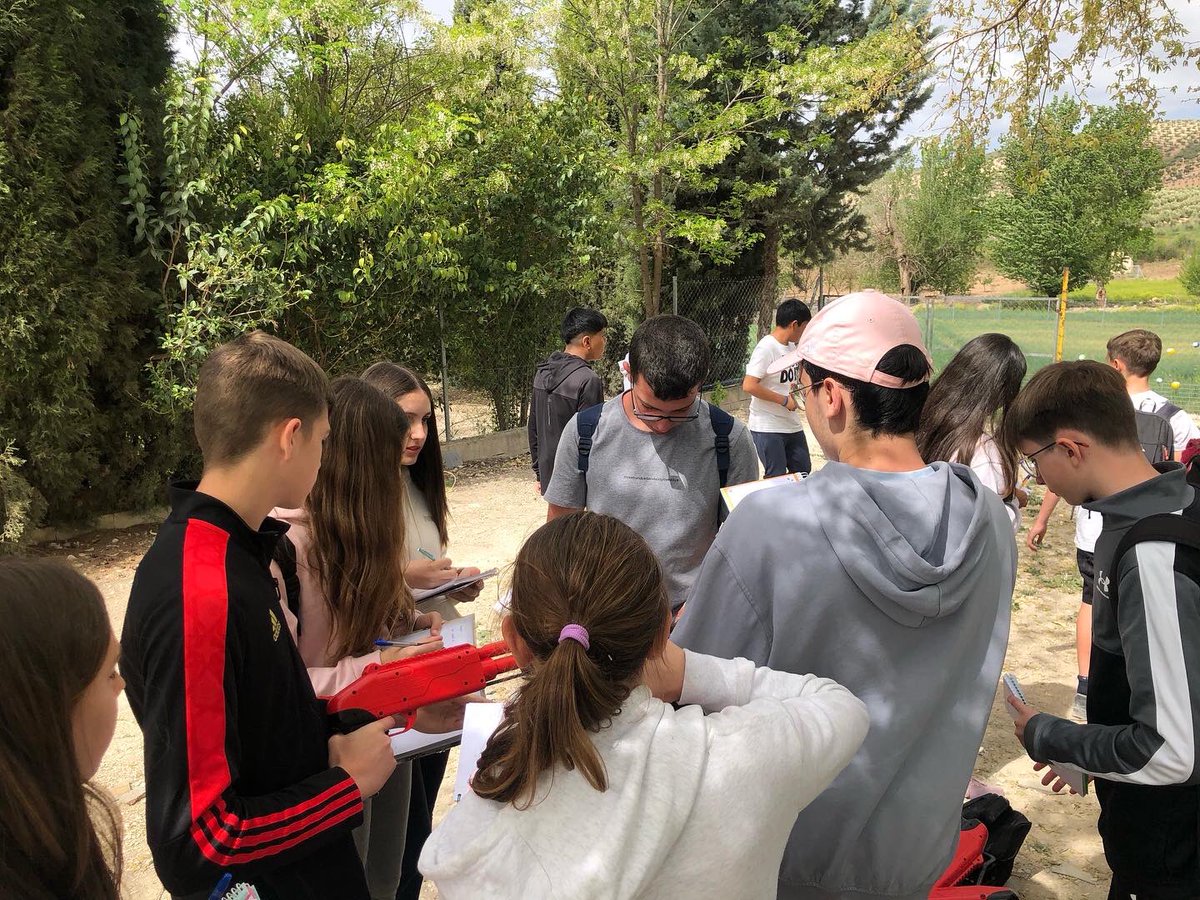 MilagrosaTotana's tweet photo. 🇬🇧 En esta I Edición del #Englishcamp la inmersión lingüística ha sido la protagonista de una convivencia enriquecedora, gratificante, didáctica y de crecimiento en la que hemos aprendido mucho unos de otros, además de pasarlo en grande.
#learningtogether #knowledgeforthefuture https://t.co/gwZwzaFDyv
