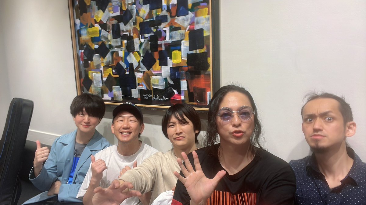 eNproject2's tweet photo. 今日は5月４日ライブに向けての最終リハーサルでした！
とっても良いグルーブで届けられそう。
是非遊びに来て下さい♪
ちなみにドラムは本日諸事情によりジッタに変わって加藤瞬が手伝ってくれました。
リハーサルだけなのにw
良いドラム叩いてくれてありがとう！！ https://t.co/cRymiqpZdL