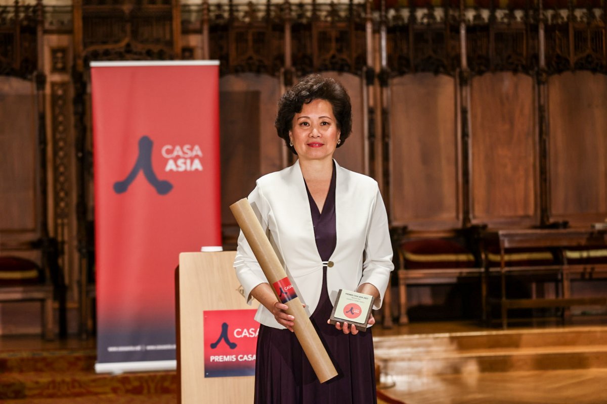 CasaAsia's tweet photo. A continuación se entrega el #PremioCasaAsia en la categoría de Economía y Empresa a Margaret Chen (@MHCSpain) por su contribución al acercamiento entre #China y España en el ámbito de la #innovación empresarial, especialmente en el sector de las telecomunicaciones y las startups https://t.co/wV7gublBOj