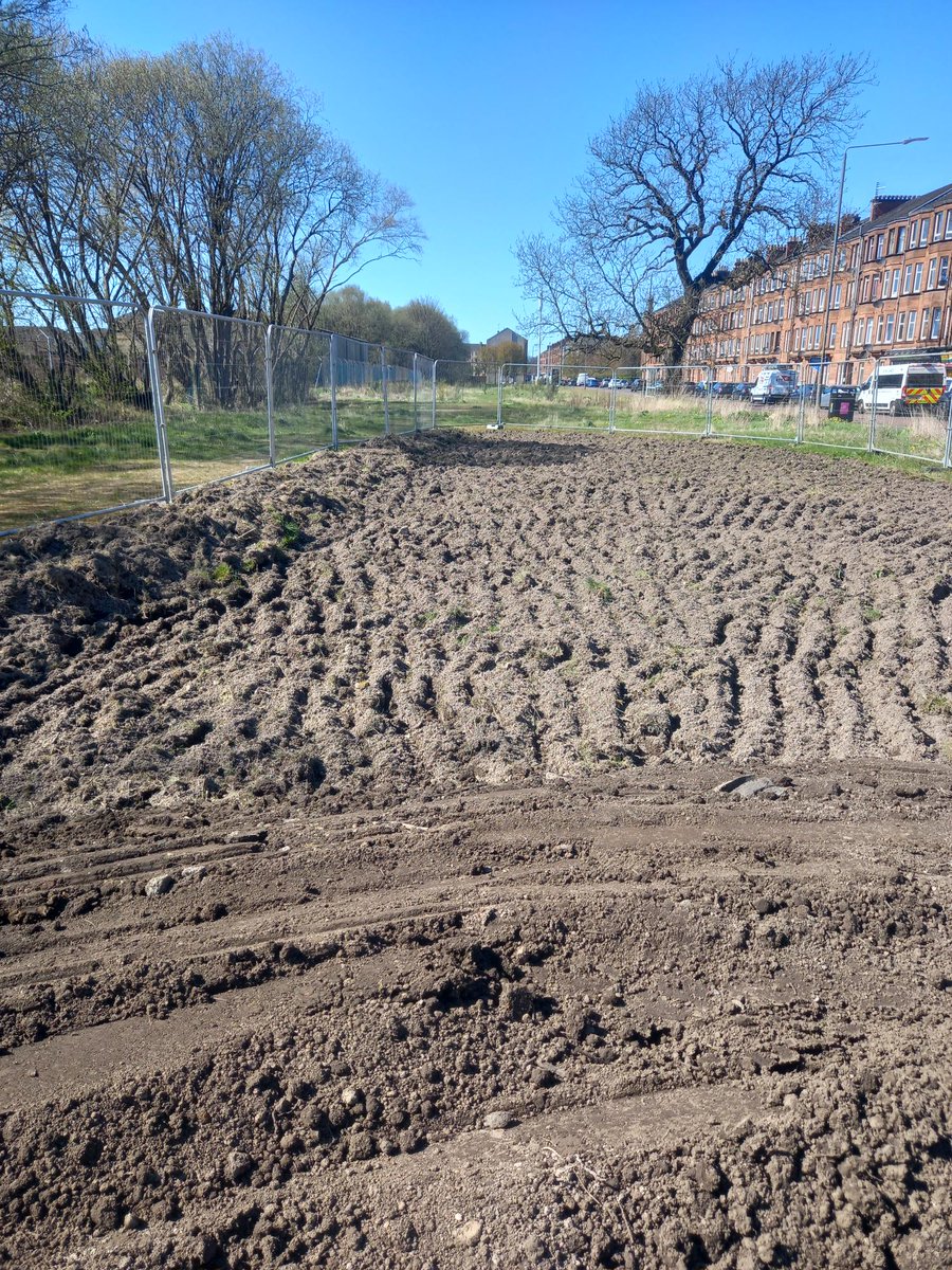 TCVScotland's tweet photo. Work is well underway on the Halo Garden in #Yoker #Glasgow in a few weeks the bench will be installed. Following local feedback, volunteers will be planting fruit trees and a meadow area around the bench to boost Biodiversity 🐦 🌸 @GlasgowWood @ERZStudio @seedbom https://t.co/U04Oa63Day