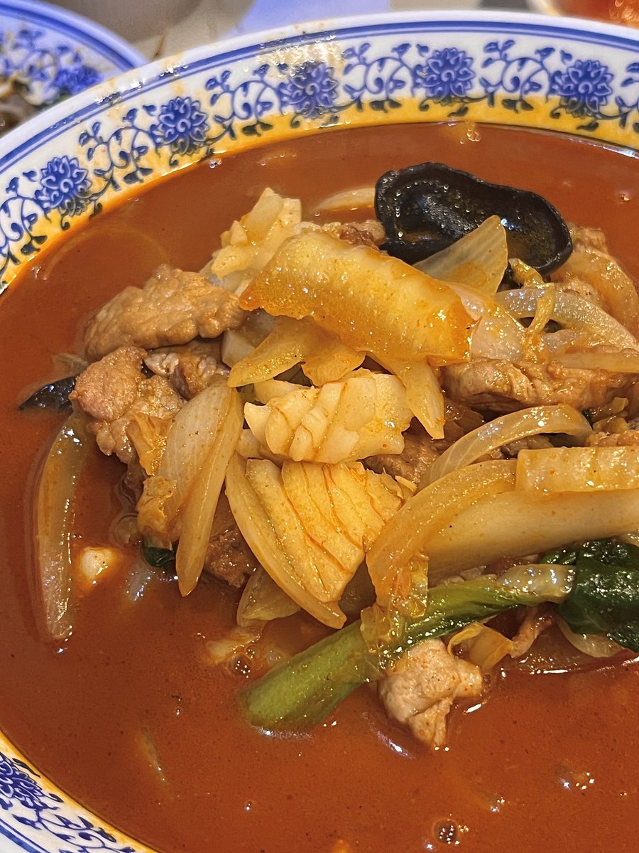 strwbryella's tweet photo. 🥡 망원 강동원

ㅈㄴ맛잇음 걍... 그릇에 코박고 먹음
흑후추덮밥 < 진짜 너무 마싯어...
칠리새우 튀김이 진짜 어어어엄청 바삭하고
고기짬뽕 국물이... 엄청 찐함 너무 마싯어....
또 갈거임 진짜로 https://t.co/p2j3P47oXB