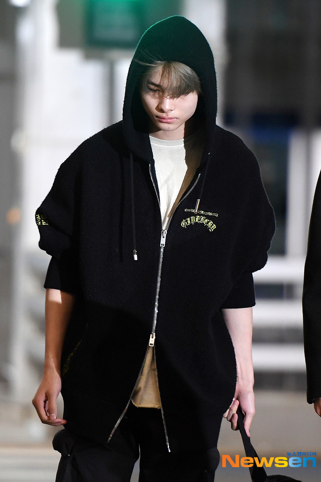 enhypenupdates's tweet image. [AIRPORT] 230421

NI-KI at Incheon Airport on their way to Las Vegas | Press Photo (1)

@ENHYPEN_members @ENHYPEN #ENHYPEN #엔하이픈 #NI_KI #니키