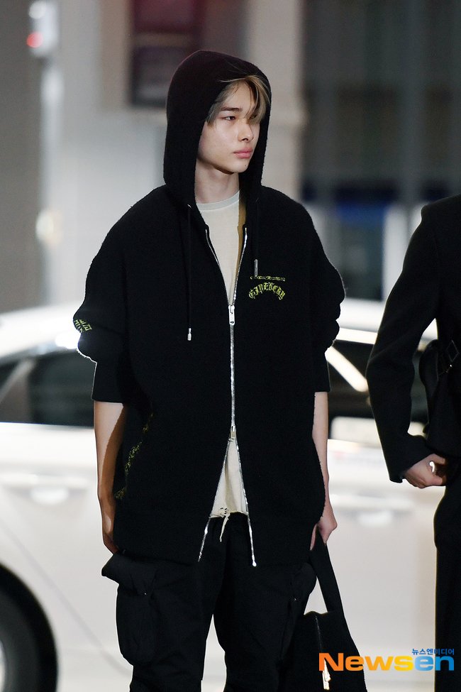 enhypenupdates's tweet image. [AIRPORT] 230421

NI-KI at Incheon Airport on their way to Las Vegas | Press Photo (1)

@ENHYPEN_members @ENHYPEN #ENHYPEN #엔하이픈 #NI_KI #니키