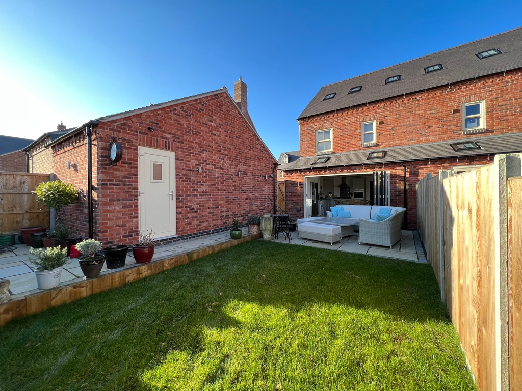 AlexandersLtd's tweet photo. NEW BUILD
Plot 16, Hedgerow Close, Old Dalby
Call to view: 01664 896332

A superb, exclusive development on the edge of the highly regarded, thriving village of Old Dalby.

#teamalexanders #loughborough #ashby-de-la-zouch #shepshed #meltonmowbray #marketbosworth #eastmidlands https://t.co/EsBfBD1QXO