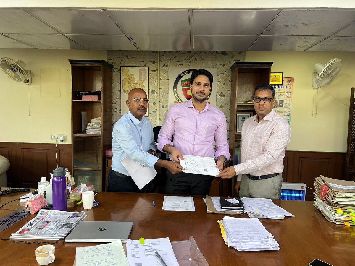 control_indian's tweet photo. IPCA, @dcshahsouth &amp; @river_recycle have signed MoU to remove &amp; treat floating waste material from Shahdara Drain. The MoU was signed b/w Mr Rubal Singh, AC, Shahdara (S) Zone; @ashishipca , Director, IPCA &amp; Mr. Yashwant Deval, Area Director for India &amp; Bangladesh, RiverRecycle. https://t.co/3Clz6iJTi9