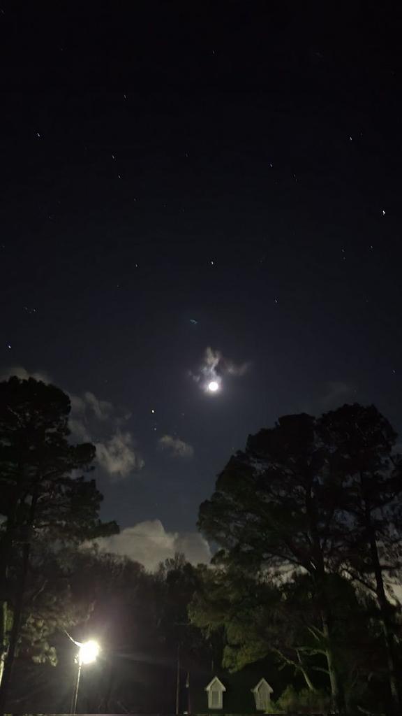 isawecting's tweet image. ㅤ──ㅤTakbiran sekalian night date bareng Soobin?