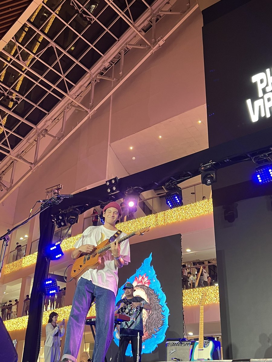 karposmm's tweet photo. if this #PhumViphurit picture passes your feed, consider yourself lucky 🤭✨ https://t.co/43m1zvhoKU