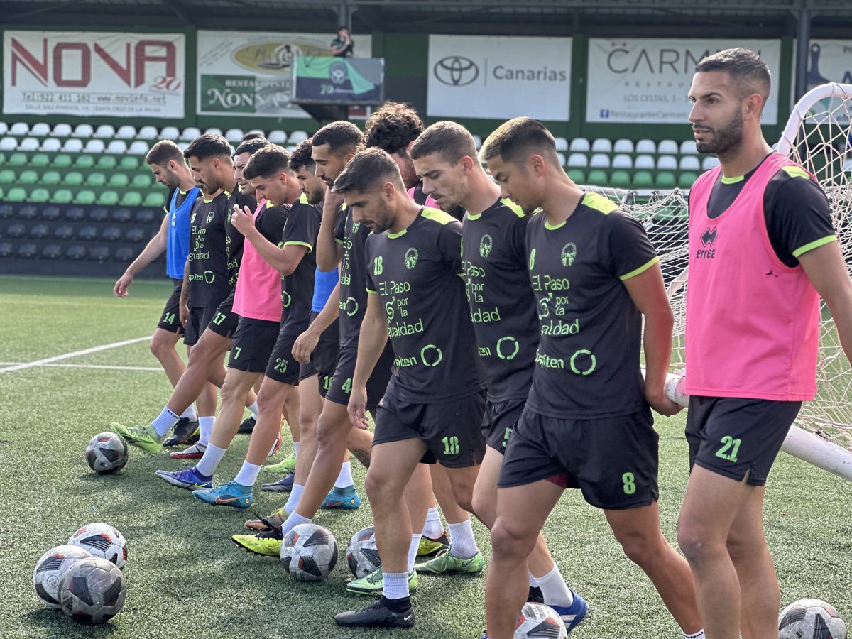 AtleticoPaso's tweet photo. Equipo con todo, para todo 💚🖤

¡A por lo que queda 🤜🏼🤛🏼!

#esnuestromomento #loqueelfuegonodestruye #cdatléticopaso https://t.co/CB3CIb9q4n