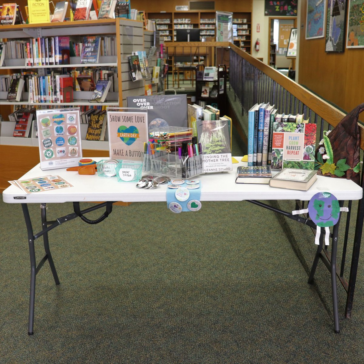 ConcordNHLib's tweet image. Earth Day is tomorrow!  Stop by the library anytime today (April 21st) to make a button to show your love of this beautiful blue-green planet. 
#earthday #buttonmaking #cpl #concordnh #newhampshire