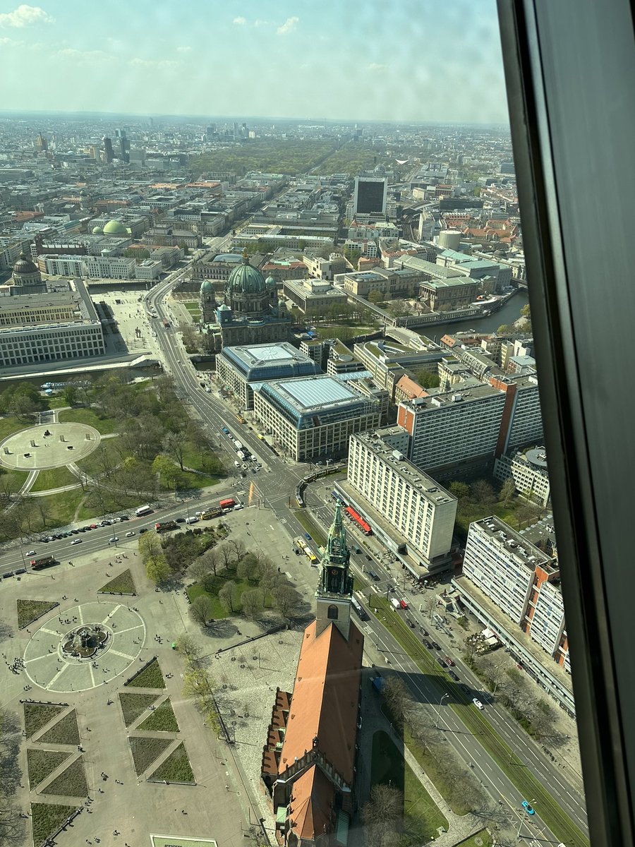 bgudjonsson's tweet photo. Útsýni úr sjónvarpsturninum í Berlín. https://t.co/1mQbV9HqVA