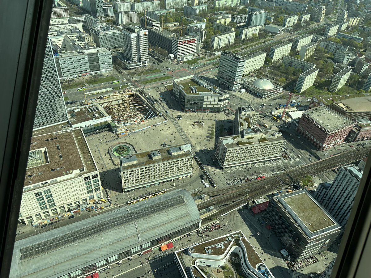 bgudjonsson's tweet photo. Útsýni úr sjónvarpsturninum í Berlín. https://t.co/1mQbV9HqVA