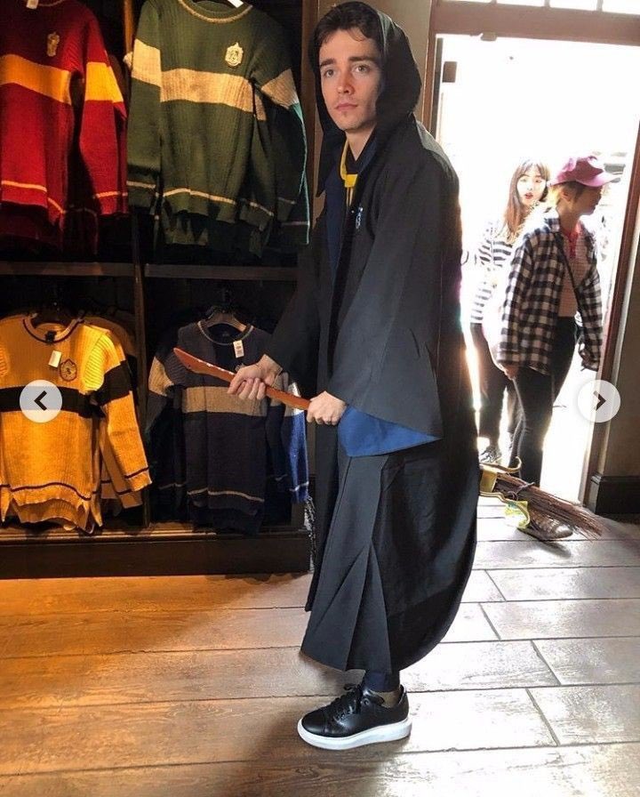 StevoEisele's tweet photo. Mágia a kúzla je to čo Ferrari momentálne asi najviac potrebuje 🧙♂️😃 #charleclerc https://t.co/YM6OlZCzy9