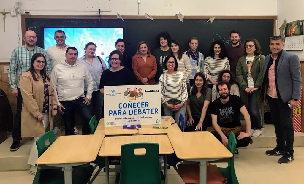 maristaslugo's tweet photo. A formación "Coñecer para debater", destinada ao profesorado de @ecatolicas en colaboración con Santillana, está impartida por @mabarepe e orientada a introducir o debate no currículo desde un punto de vista interdisciplinar, intercolexial e dinamizador da Lingua Galega. https://t.co/Qi1UCc5e4q