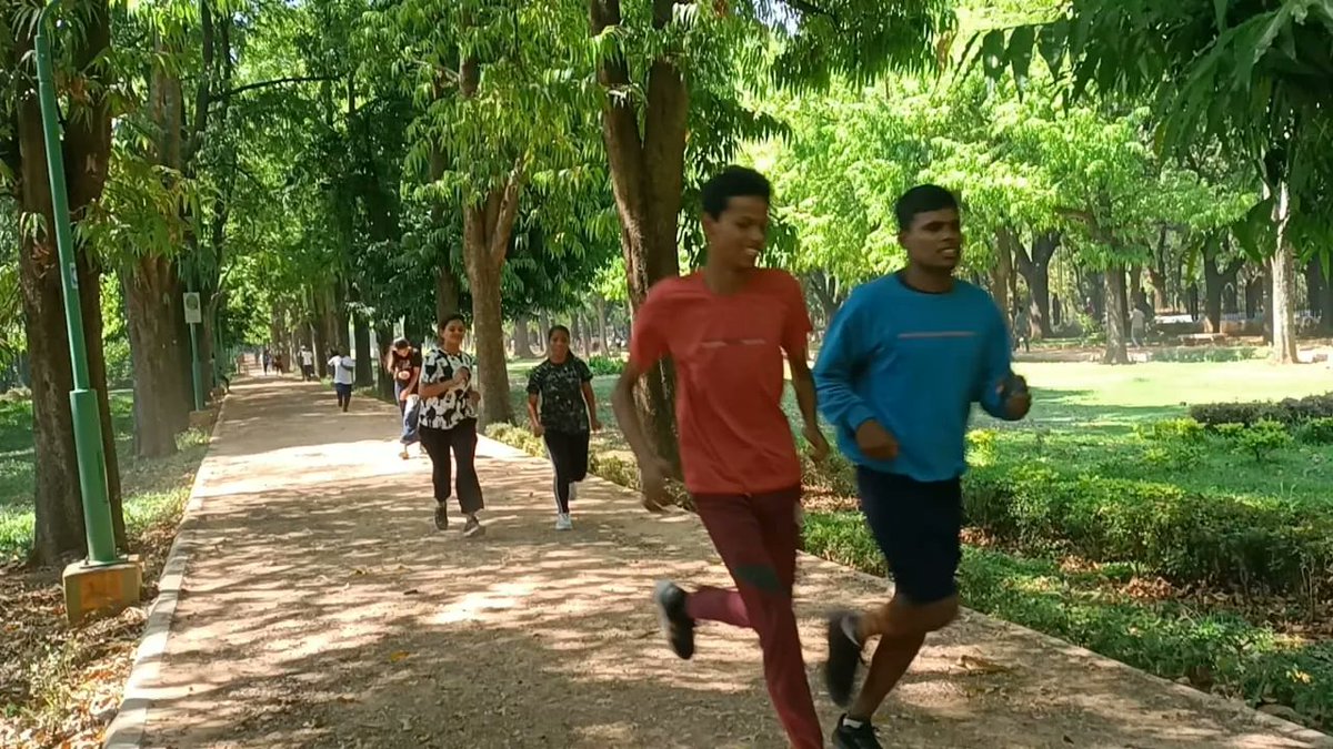 WeLiveFound's tweet photo. Lace up your shoes and mark your calendars for the TCS World 10K Bengaluru on May 21st, 2023. Our Young People in WeLive's Bridge Program are putting in the work during practice sessions to make a difference in their community. 

#welivefoudation #TCSW10K #aidbees #CauseItMatters https://t.co/7BKqkOCrVb