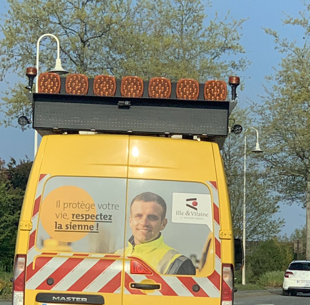 JacquesYsourget's tweet image. #MacronExplosion