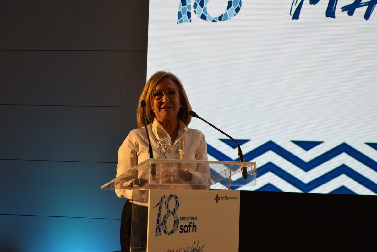 La otra compañera que ha recibido este reconocimiento es Carmen Gallego, farmacéutica del <a href="/FarmaciaHRUM/">UGCFarmaciaHRegionalMalaga</a> <a href="/HRegionalMalaga/">Hospital Regional Universitario Málaga</a>, y un ejemplo de dedicación a la profesión. Ambas han agradecido este homenaje y han destacado su orgullo como farmacéuticas hospitalarias. #18CongresoSAFH