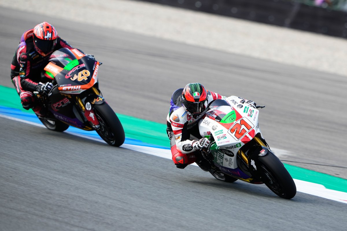 MotoEofficial's tweet image. ⚡🏍️ We&apos;re ALWAYS up for a good #MotoE battle on track! Pick your favourite rivalry from last year&apos;s #DutchGP! 👇

1️⃣ @ericgranado vs. @FerrariMatteo11
2️⃣ Granado vs. Casadei
3️⃣ @DomiAegerter77 vs. Ferrari
4️⃣ @jorditorres81 vs. Zannoni

#2022recap