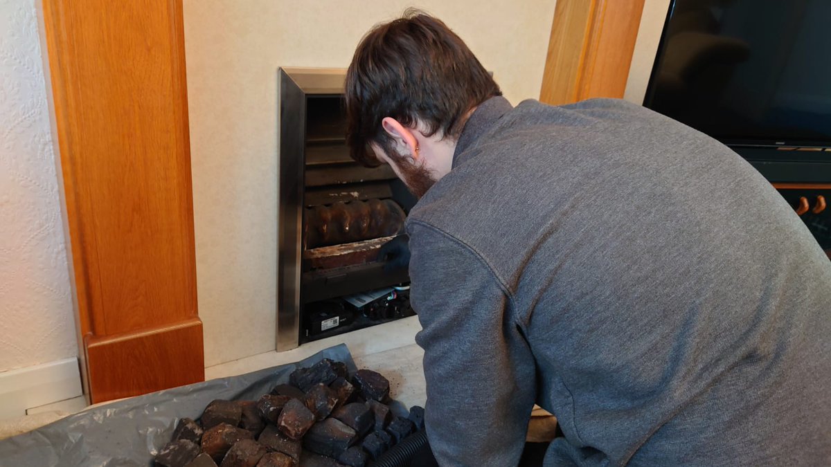 Flamecheck1's tweet image. Gas fire annual service 🔥 
@Flamecheck1 
#gasfire #gasfireannualservice