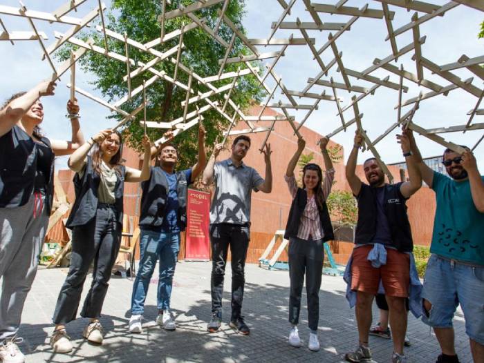 la_UPC's tweet photo. L'@ETSABarcelona participa en la Festa d'Arquitectura (@COACatalunya), amb propostes per fer la #ciutat més #inclusiva: construcció amb materials sostenibles, tallers amb cadires de rodes i #maphaton ciutadana al Campus Diagonal Sud.

🗓️ 22/04, d'11 a 14 h
https://t.co/4J6ceC3vWY https://t.co/Pesc64RcCE