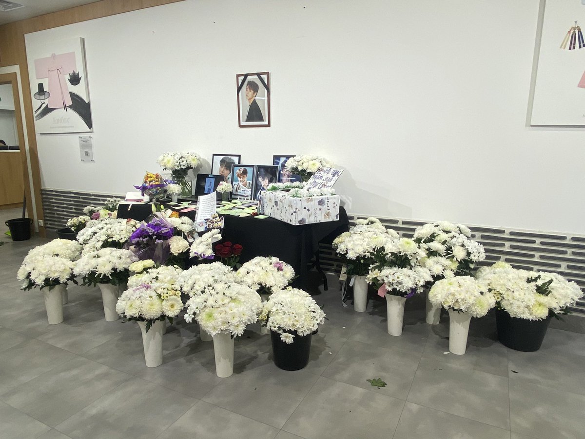 propitokha's tweet photo. прощание с мунбином в москве💔

#moonbin https://t.co/ewvksXS3vz