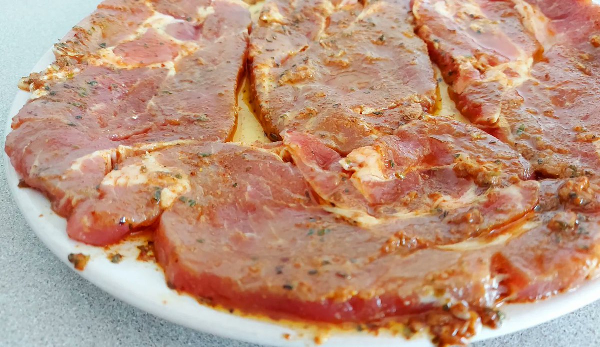 comocomodiadia's tweet photo. #chuletadecerdo, #adobado #casero... #puredepatatas y #salteado de #setas #alajillo ... #enfamilia #guisoyo #comocomodiadia https://t.co/D2esw3Zrdw