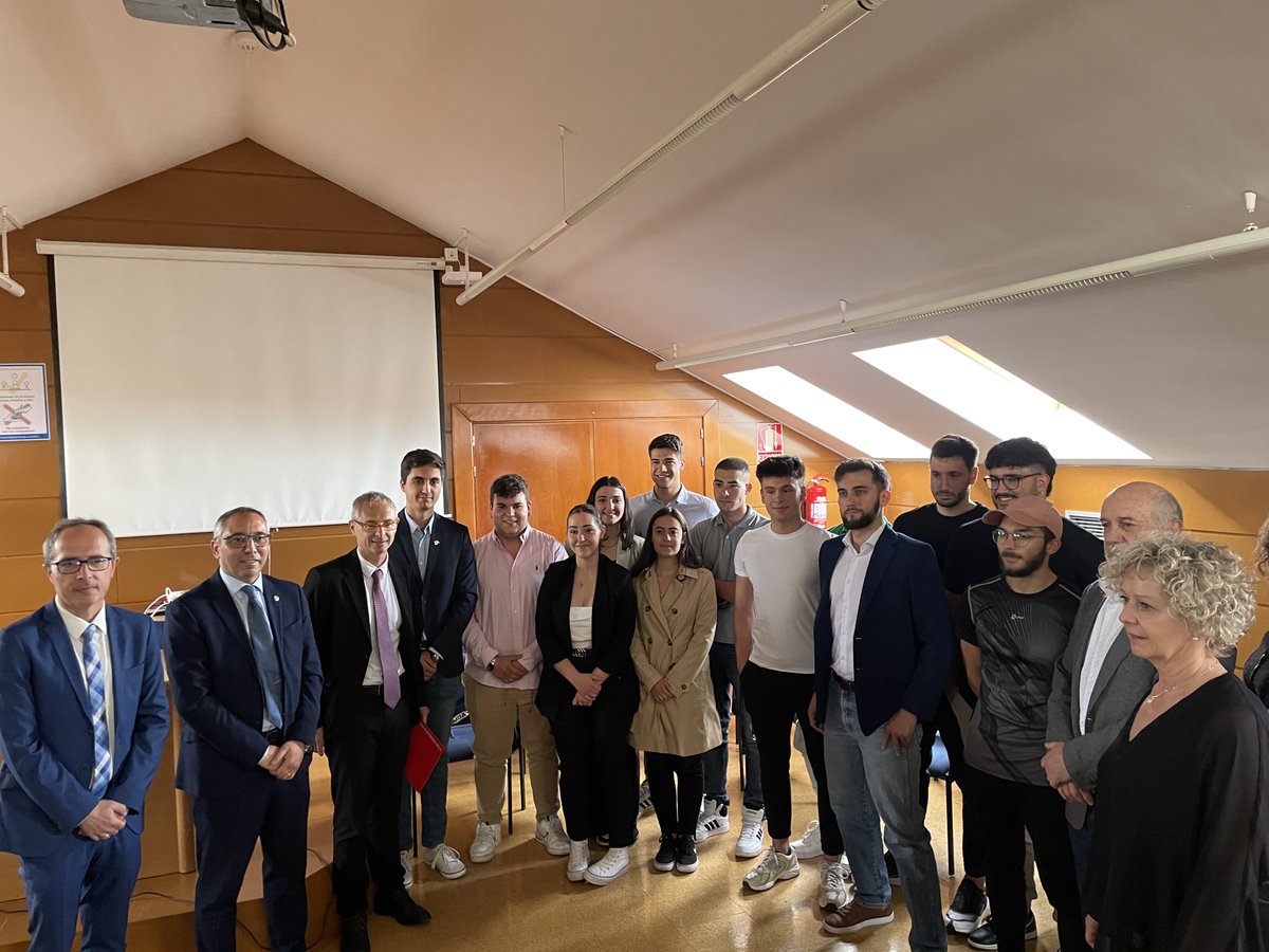 🏎 La Universidad de Salamanca presenta al equipo ‘Fórmula USAL’ y su proyecto de coche eléctrico para la competición internacional ‘Formula Student’. 

➡ saladeprensa.usal.es/node/136365