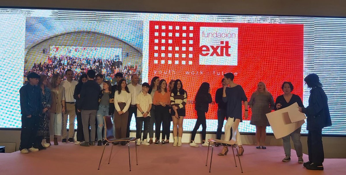 IES_Atenea's tweet photo. Los alumnos de 1°y 2° de Fp terminaron el coaching con Fundación Exit. Ha sido una gran experiencia y oportunidad para conocer desde dentro a las empresas
#proyectocoach
#fundacionexit https://t.co/nus5U0QRGS