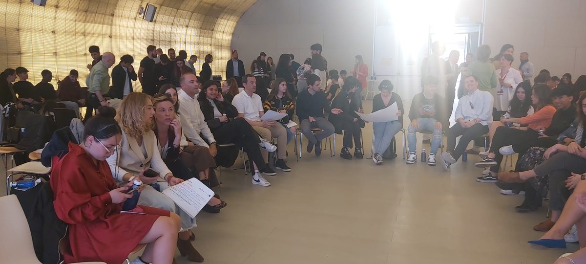 IES_Atenea's tweet photo. Los alumnos de 1°y 2° de Fp terminaron el coaching con Fundación Exit. Ha sido una gran experiencia y oportunidad para conocer desde dentro a las empresas
#proyectocoach
#fundacionexit https://t.co/nus5U0QRGS