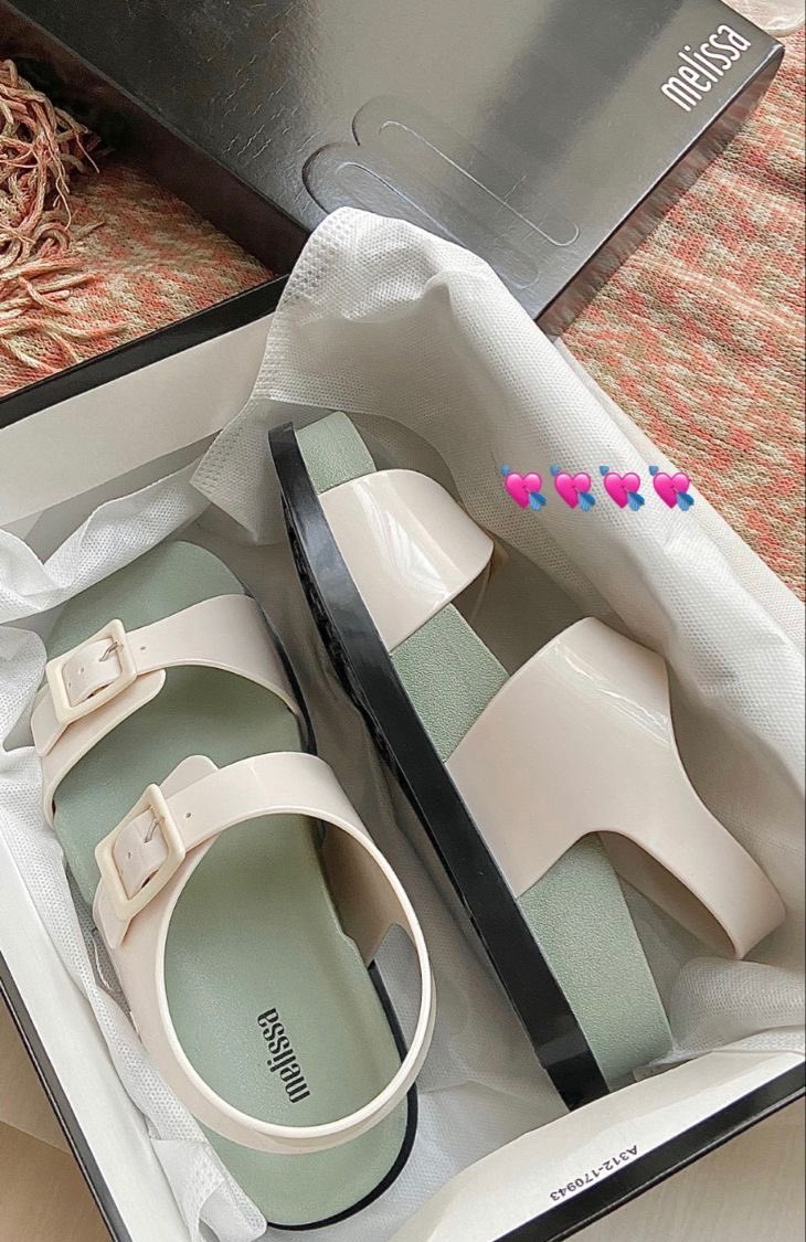 maharanilyss's tweet photo. Sendal chic dan comfy

-a thread- https://t.co/F1FwGeJ7gW