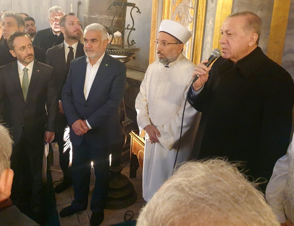 Sayın Cumhurbaşkanımız ile Bayram Namazını Ayasofya-i Kebir Camii'nde eda ettikten sonra cami cemaatiyle bayramlaştık.

Ardından restorasyonu tamamlanan Sultanahmet Camii'nde Cuma namazımızı kılıp caminin yeniden ibadete açılışını gerçekleştirdik.

Milletimiz için hayırlı,
