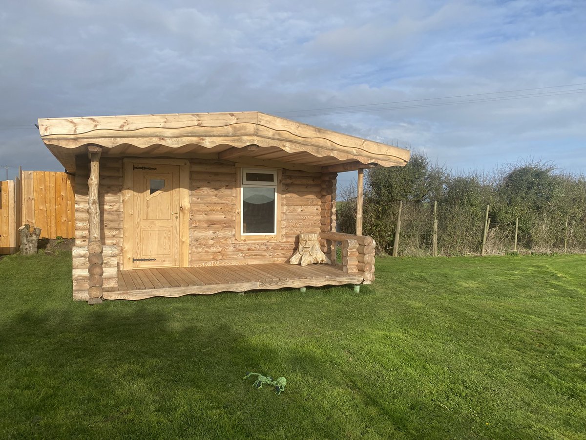 TimberTeamUK's tweet photo. Happy Friday everyone! What's better than relaxing in a solid log sauna? Our handcrafted saunas provide the ultimate sauna experience, combining authenticity with health benefits. Contact us today to start your journey towards better health and relaxation! #logsauna https://t.co/qTz3OHXW31