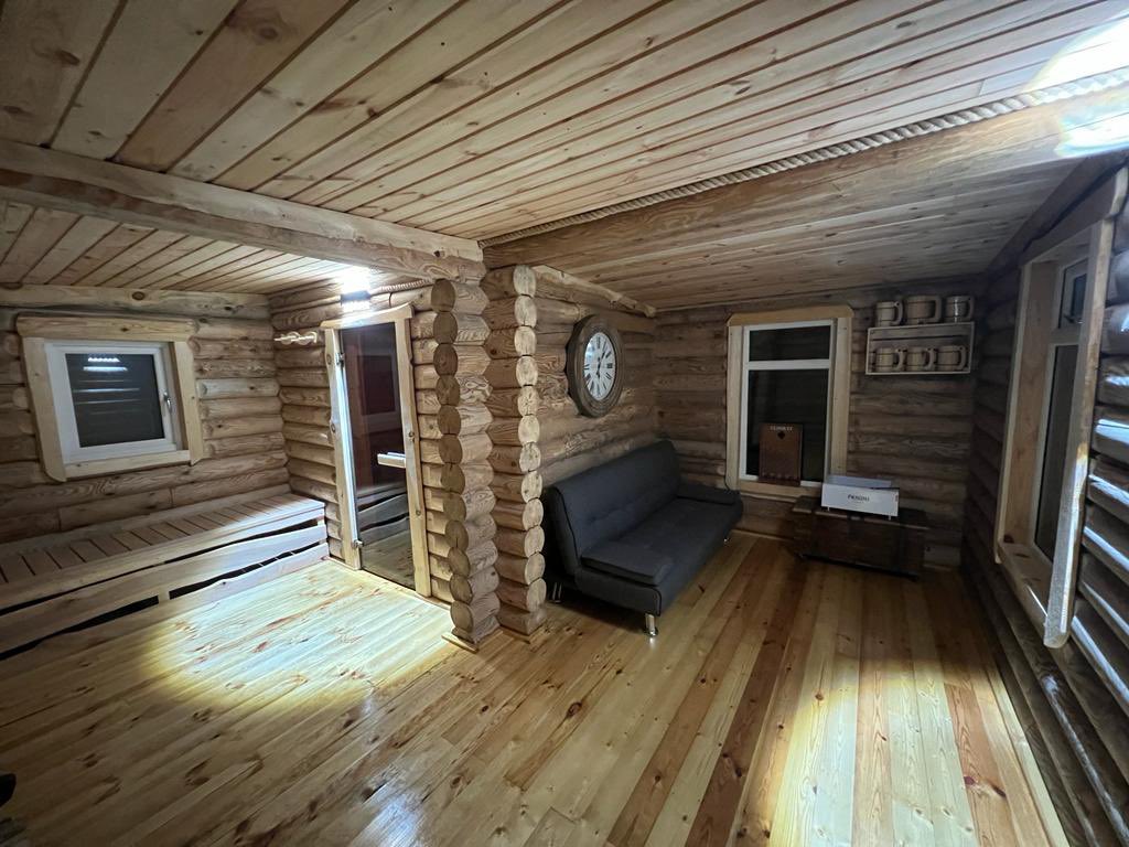 Happy Friday everyone! What's better than relaxing in a solid log sauna? Our handcrafted saunas provide the ultimate sauna experience, combining authenticity with health benefits. Contact us today to start your journey towards better health and relaxation! #logsauna