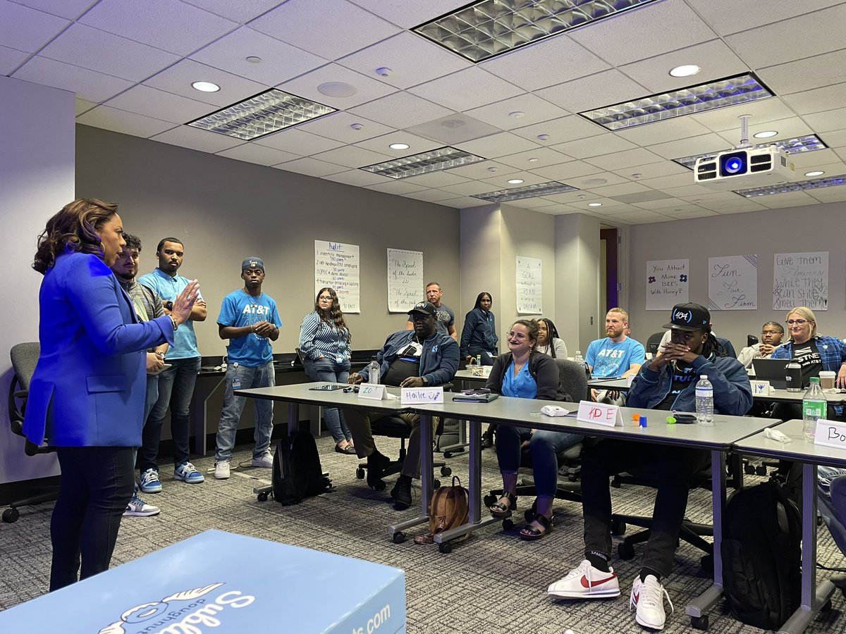 sl7611@att.com tweet media