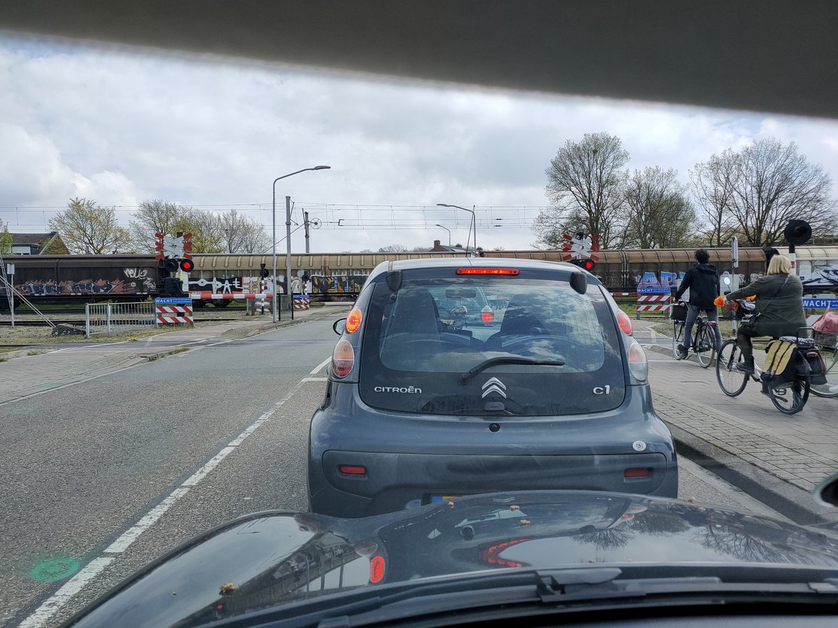 Pffff wachten op de Vierde trein alweer achter elkaar...