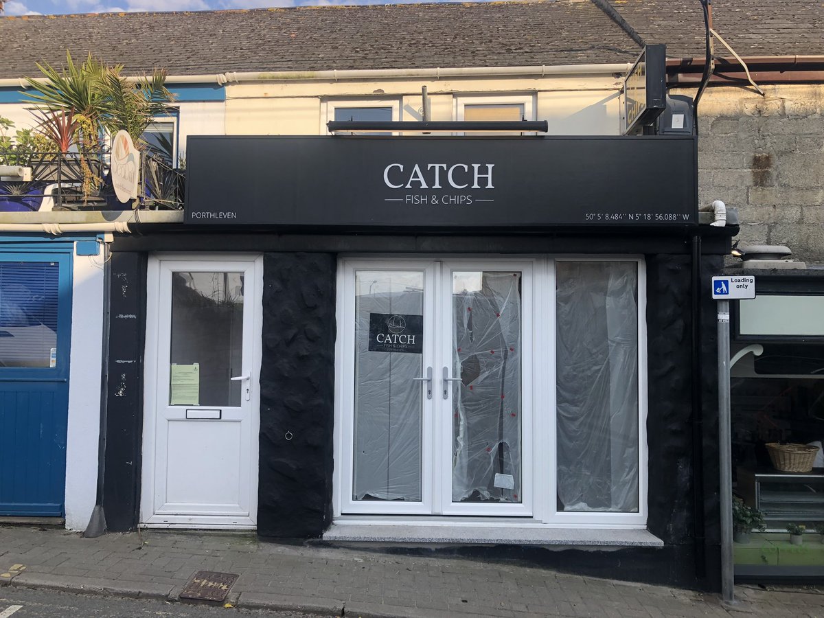 Keeping busy in Porthleven this week! #signwriter #cornwall #porthleven