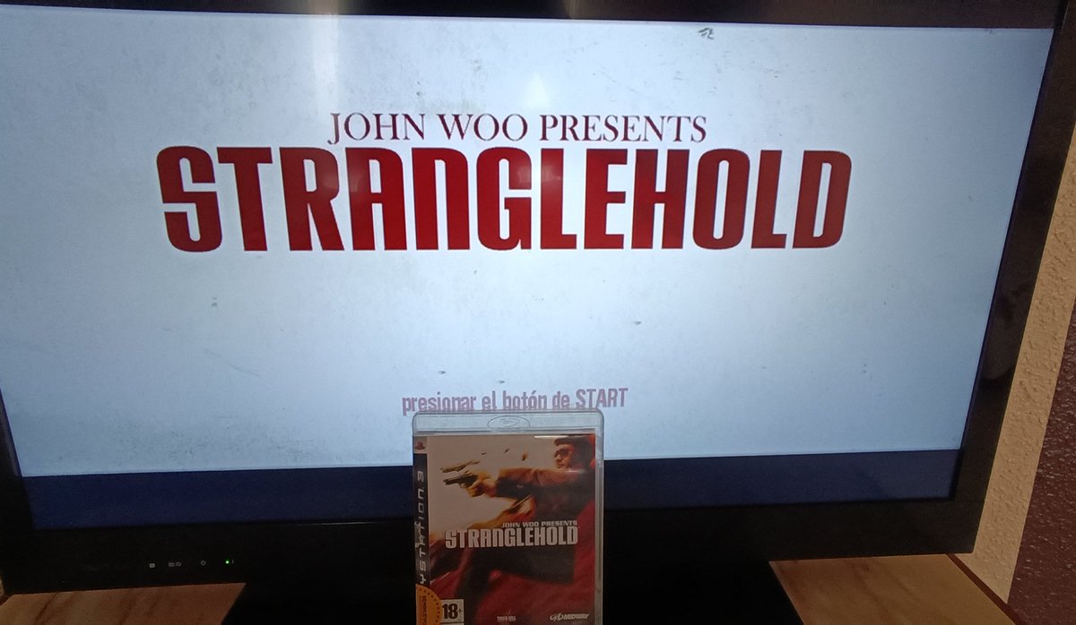 Jackie__993's tweet image. Ya iba siendo de probar este jueguito que me pille en diciembre, y los primeros minutos son realmente magníficos, directo a la acción y las físicas por dios, las físicas son tremendas 😲 
#stranglehold #PS3