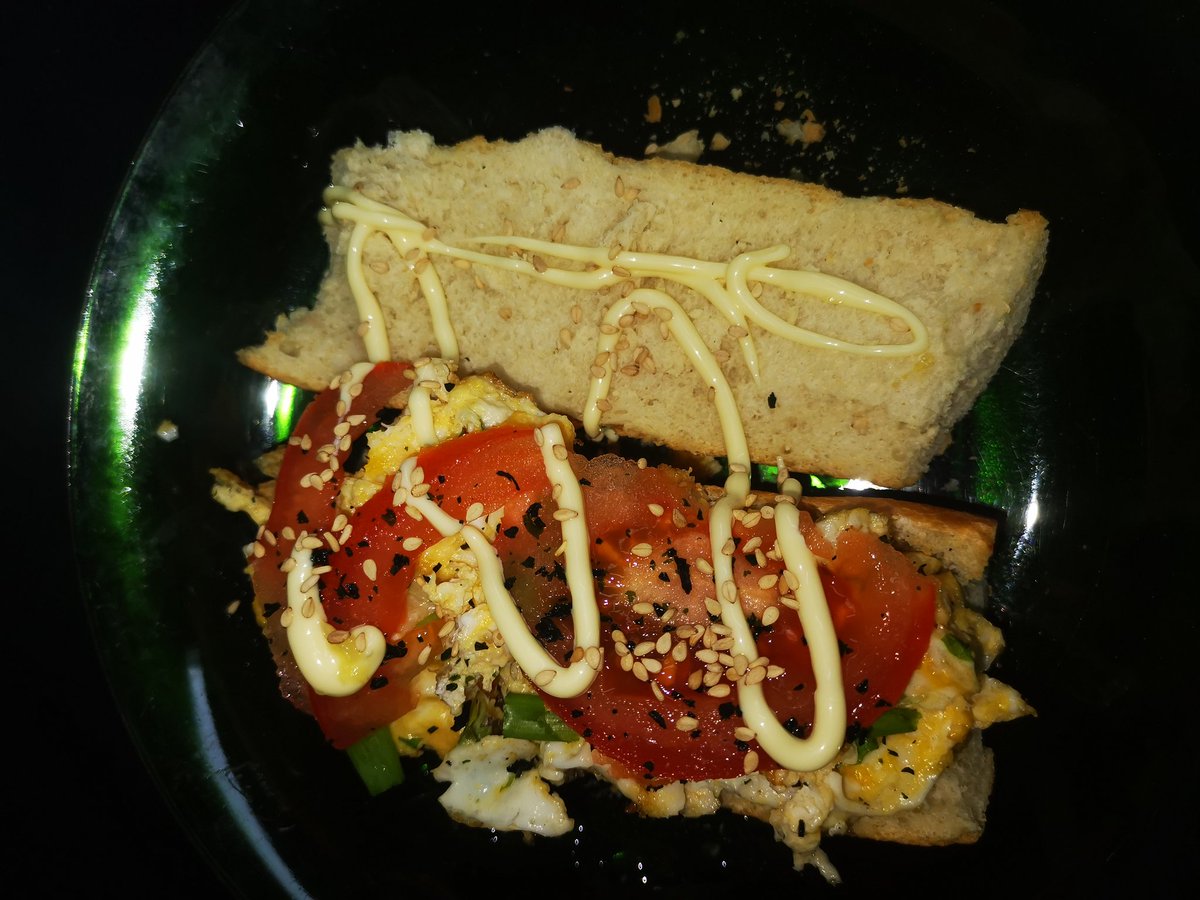 Mxstr76ArmyMom's tweet photo. After school snack for my kid. Toasted baguette with scrambled eggs, garlic, parsley and lime juice. Topped of with tomato slices and dried seaweed crumbles and pink Himalaya salt. And Japanese mayo, just how they like it. Some cucumbah on da side. #lunch #LifeWithZ #food https://t.co/CvY7v1trRA