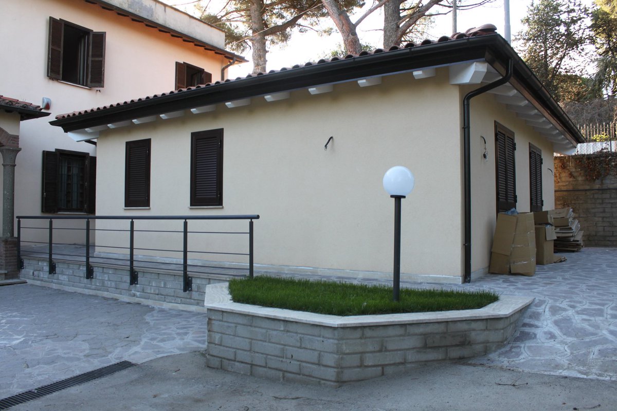 LibianchiSrl's tweet photo. Nel comune di Grottaferrata abbiamo ampliato un vecchio convento annettendo ad esso una residenza ecologica e performante.
La nuova porzione di fabbricato presenta volumi semplici caratterizzati da un’architettura che al meglio lo inserisce nell'ambiente circostante. https://t.co/zE3yD1zsH6