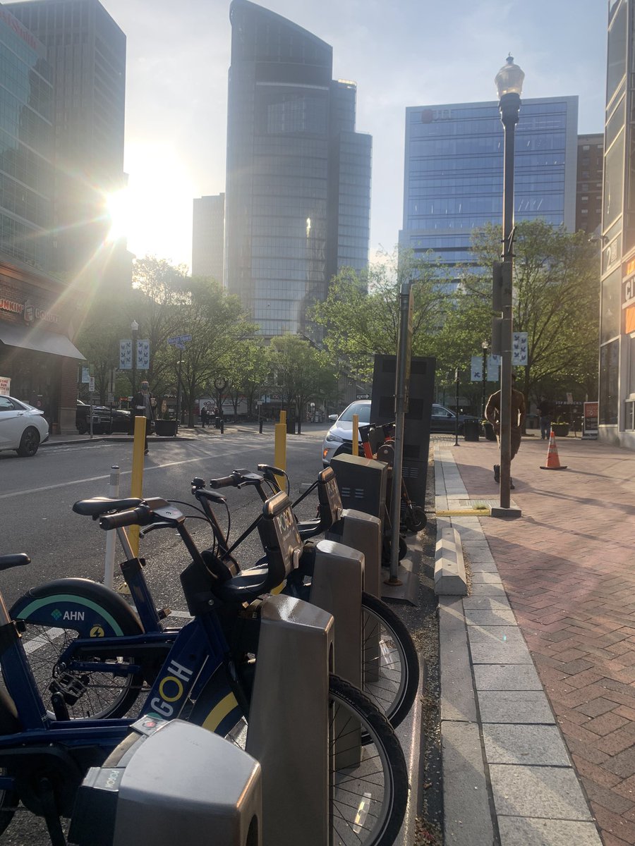 jwdtpitt's tweet photo. A perfect spring morning commute to the office. Thanks to @pogohbikes and @PghDOMI for the infrastructure and investment to make it happen. https://t.co/ocziN52rZx