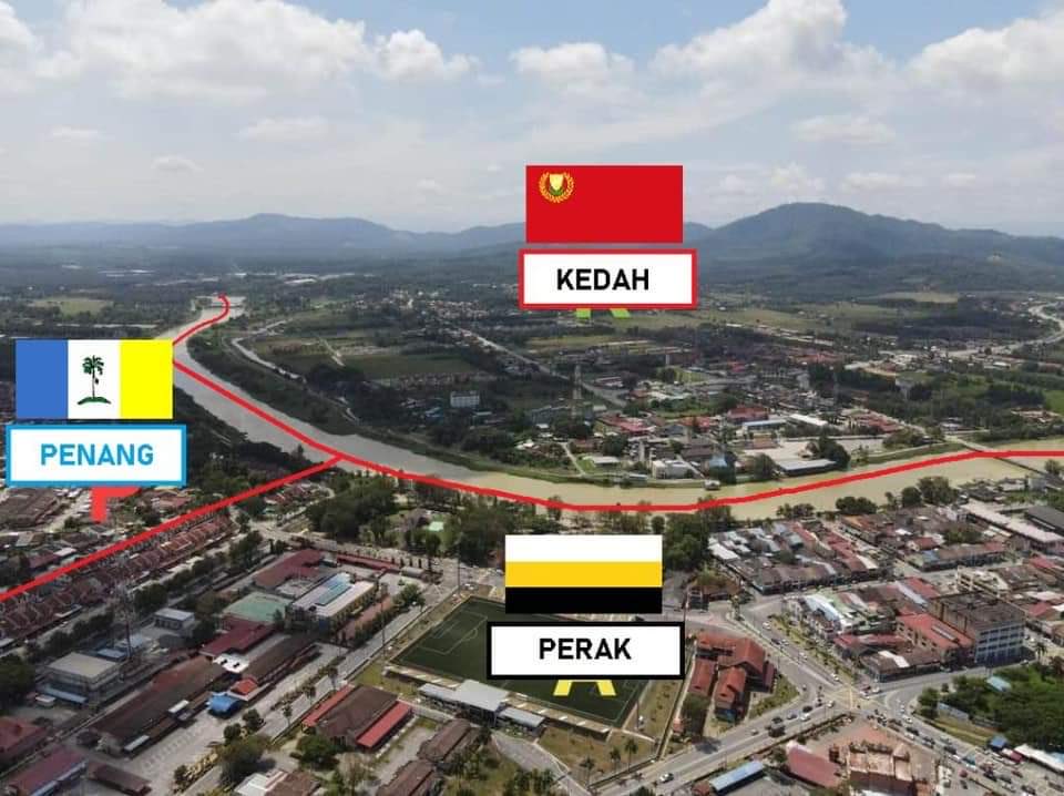 thezulfo's tweet photo. Everytime aku cakap aku beraya tiga negeri dalam masa sehari, inilah yg aku maksudkan. Beraya dekat Nibong Tebal (Penang), Bandar Baharu (Kedah) dengan Parit Buntaq (Perak). https://t.co/nfA4myWJ9N