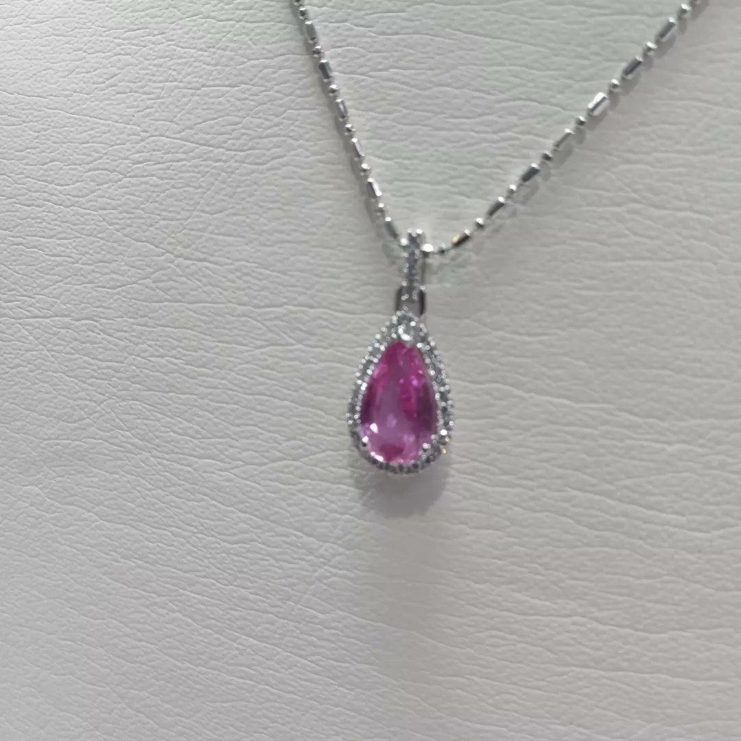 ericross12's tweet photo. Recently finished in our on-site workshop is this stunning 18ct White #Gold Pink Sapphire &amp; #Diamond halo pendant with a diamond set loop.

Are you looking to have something bespoke made?

Why not give us a call on 02074056646 or DM us.

#hattongarden https://t.co/xqFEupkIik
