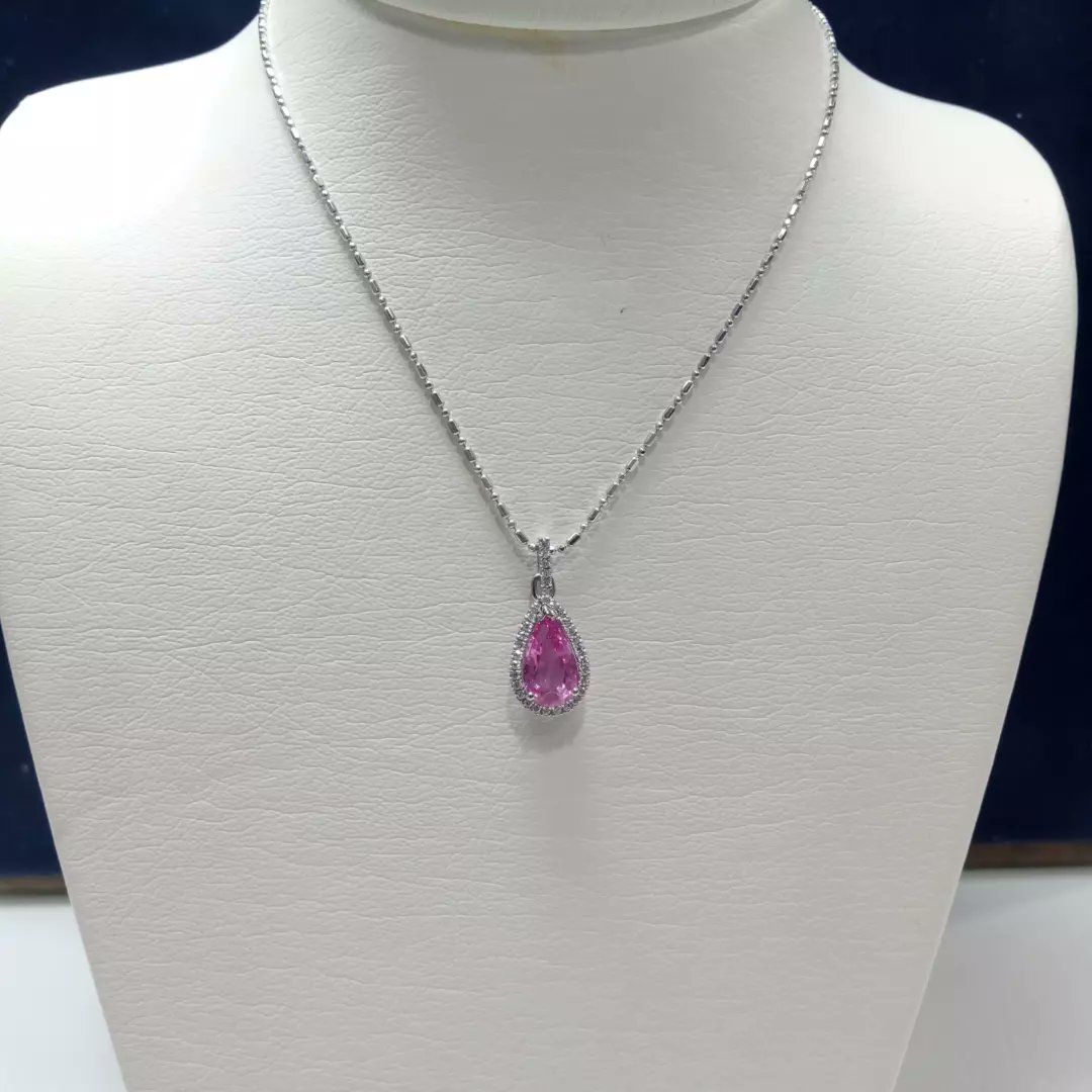 ericross12's tweet photo. Recently finished in our on-site workshop is this stunning 18ct White #Gold Pink Sapphire &amp; #Diamond halo pendant with a diamond set loop.

Are you looking to have something bespoke made?

Why not give us a call on 02074056646 or DM us.

#hattongarden https://t.co/xqFEupkIik