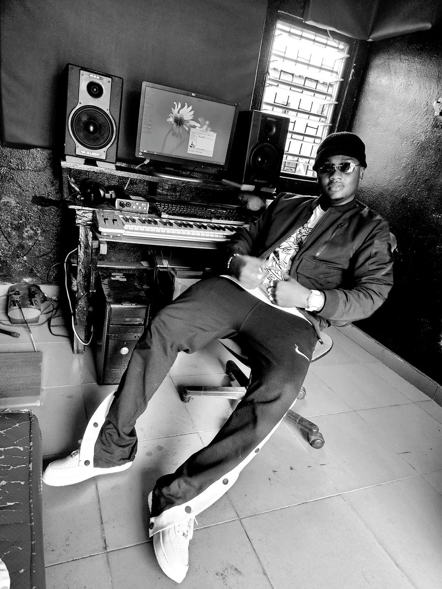 SwanzyBeb's tweet photo. _Let them talk and let us work💪_ #SwanzyBeb🤍💀 #FlexBeat #WarNationMusic 🎼 https://t.co/96s3G3zhov