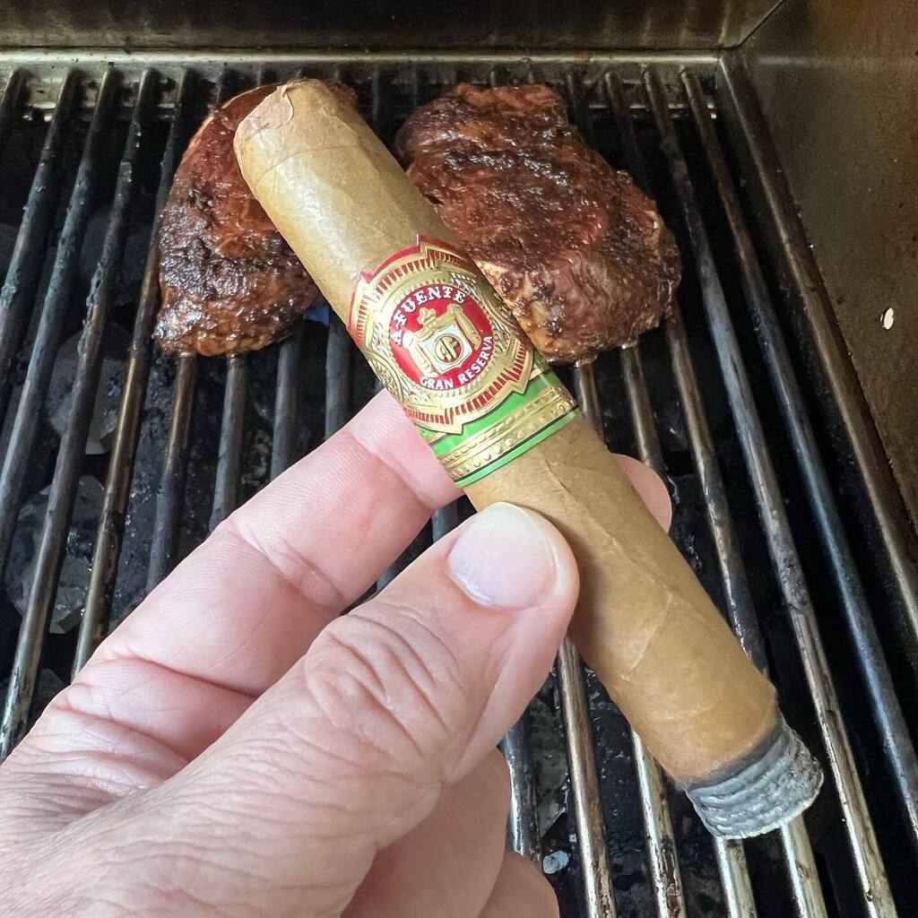 braddog's tweet photo. Got an early start on Fuente Friday last night.
#steaks #filetmignon #cigars #fuentefriday #arturofuente #arturofuentecigars #cigarlife #cigarculture #cigaroftheday #cigarphoto #distinguishedruffian https://t.co/H1KW61YW6l https://t.co/Kl2SJnVwTx