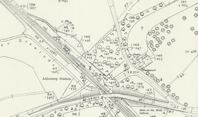 RWLDproject's tweet photo. #Adlestrop then and now!
1919 map from the ever-brilliant @natlibscotmaps.
2023 photo from the very much not brilliant shaky camera as we whizzed through. Notable lack of station.
Seen on our #ProjectAccidentJourney
👇 https://t.co/ZDycyxXHRy