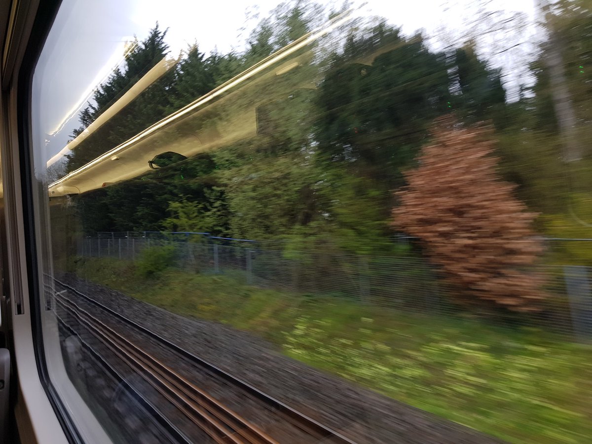 RWLDproject's tweet photo. #Adlestrop then and now!
1919 map from the ever-brilliant @natlibscotmaps.
2023 photo from the very much not brilliant shaky camera as we whizzed through. Notable lack of station.
Seen on our #ProjectAccidentJourney
👇 https://t.co/ZDycyxXHRy