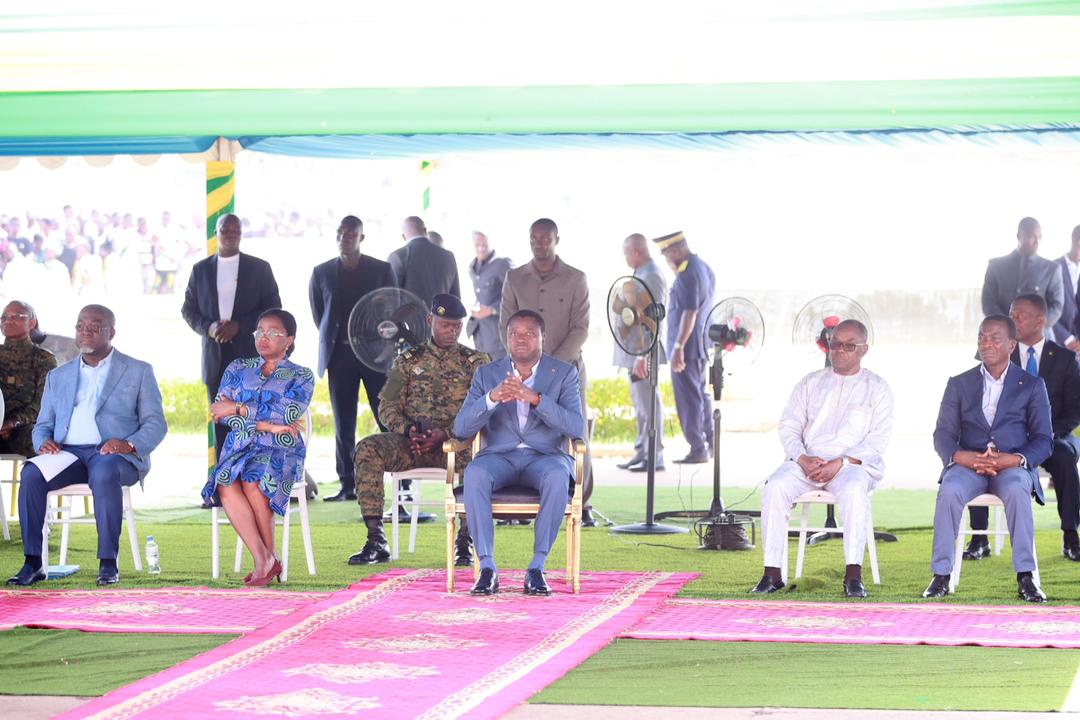 Monika97972733's tweet photo. #Togo #Corruption Non! @EgountchiLdna défendre La voleuse et criminelle @DogbeVictoire #PremierMinistre du #timonier @FEGnassingbe Est #Suspect! Que distu de son #Palais a #Badougbè !? Ses détournements de Fonds publics a La @togoprimature ! Voyage en #Avion privé #dimanche 23/04 https://t.co/HHdC85BCSV